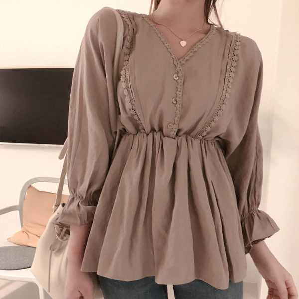 Bluza de dama eleganta model decupata cu decolteu in V