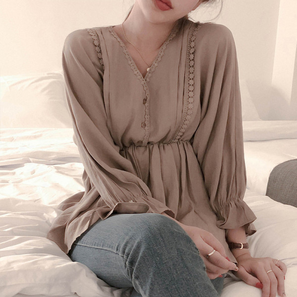 Bluza de dama eleganta model decupata cu decolteu in V