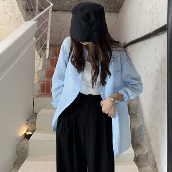 Tavaszi női ing klasszikus gallérral és zsebbel