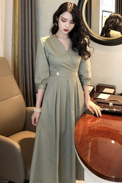 Retro sieviešu kleita ar 3/4 piedurknēm un špica kakla izgriezumu