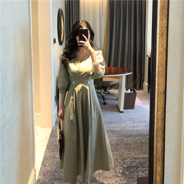 Retro sieviešu kleita ar 3/4 piedurknēm un špica kakla izgriezumu