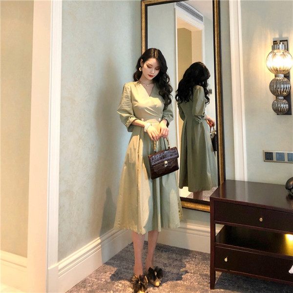 Retro sieviešu kleita ar 3/4 piedurknēm un špica kakla izgriezumu