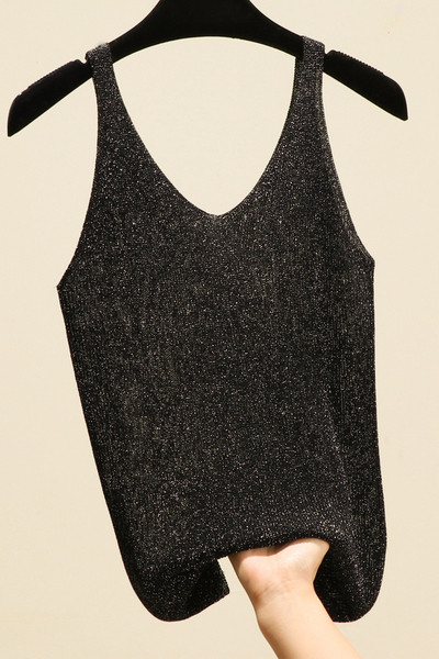 Stilīgs sieviešu tops ar spīdīgu efektu un platām lencēm