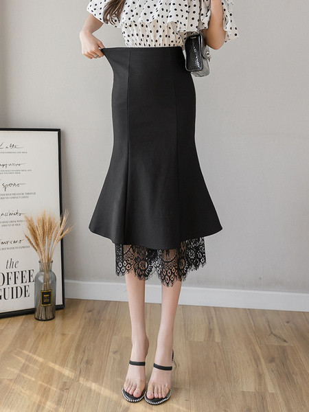 Stílusos női szoknya magas derékkal és csipkével