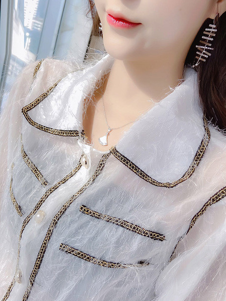 Sieviešu aktuāls krekls ar klasisku apkakli un bārkstīm