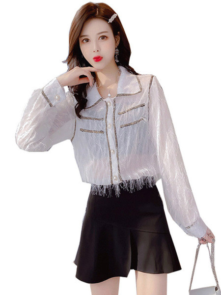 Sieviešu aktuāls krekls ar klasisku apkakli un bārkstīm