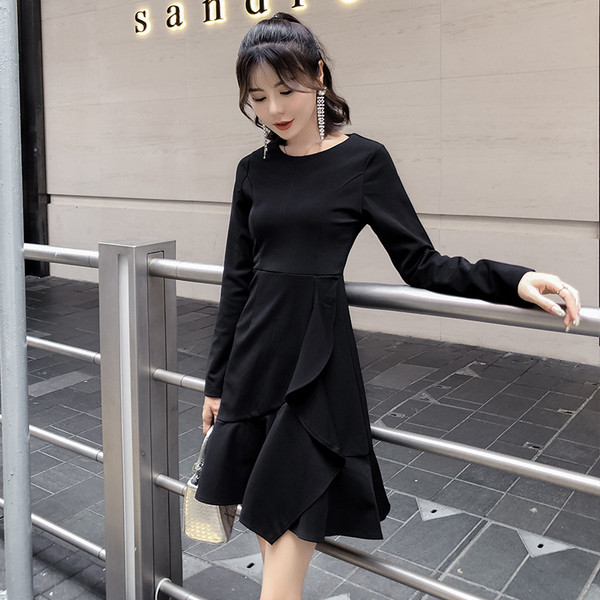 Naiste vabaaja kleit pikkade varrukate ja ümara kaelusega