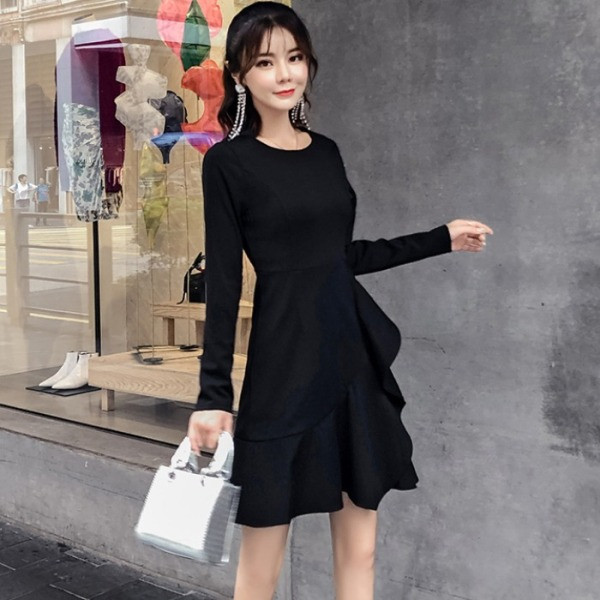 Naiste vabaaja kleit pikkade varrukate ja ümara kaelusega