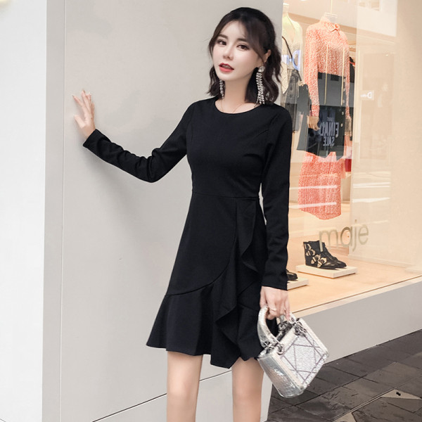 Naiste vabaaja kleit pikkade varrukate ja ümara kaelusega