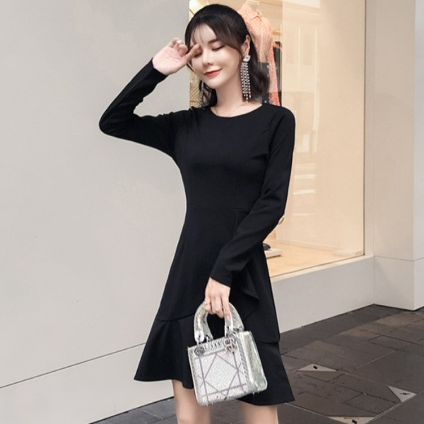 Naiste vabaaja kleit pikkade varrukate ja ümara kaelusega