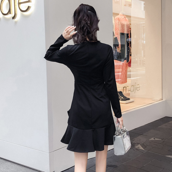 Naiste vabaaja kleit pikkade varrukate ja ümara kaelusega