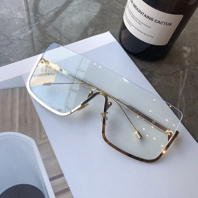 Vėjo nepraleidžiantys saulės akinių rėmeliai su spalvotais lęšiais