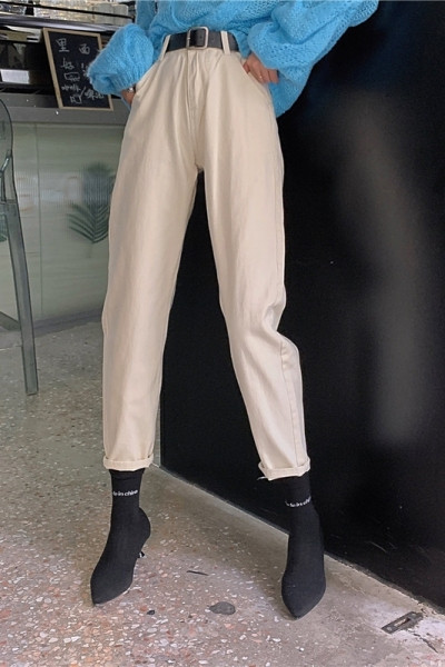 Laisvalaikio moteriškos kelnės aukštu juosmeniu ir diržu