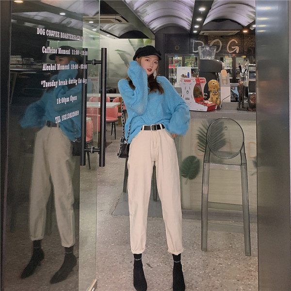 Laisvalaikio moteriškos kelnės aukštu juosmeniu ir diržu