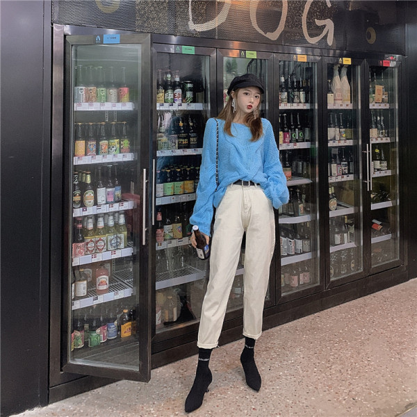 Laisvalaikio moteriškos kelnės aukštu juosmeniu ir diržu