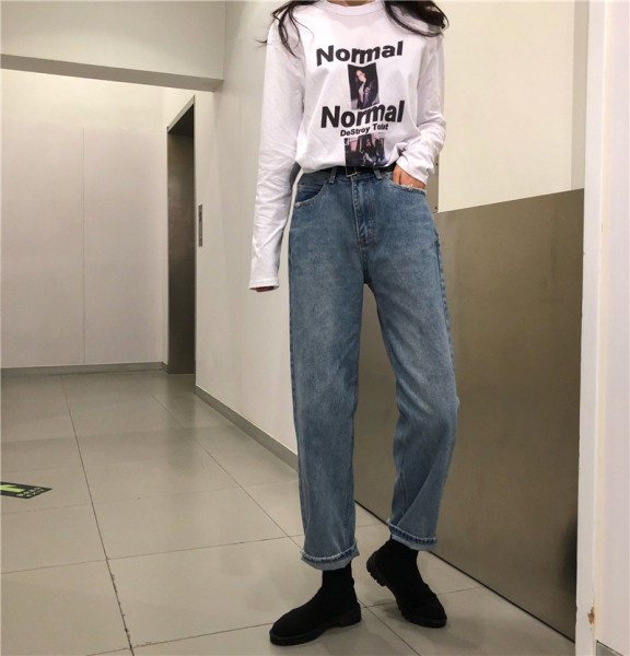 Moteriškų laisvalaikio džinsų platus ir tiesus modelis