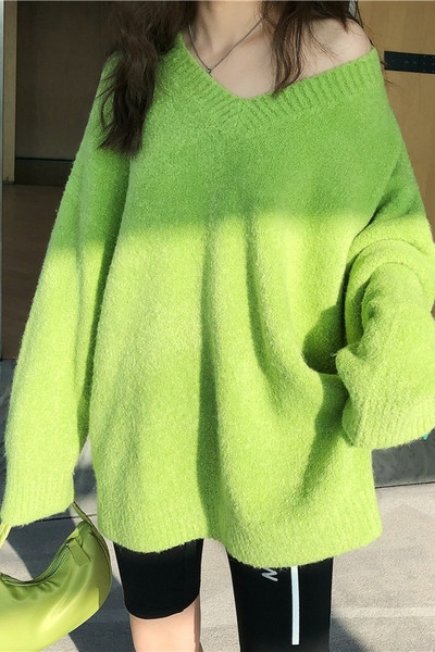 Garš sieviešu džemperis ar V veida kakla izgriezumu - plats modelis