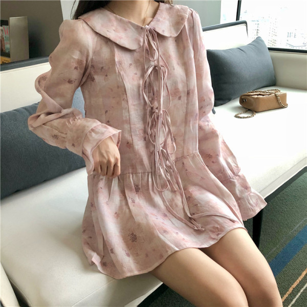 Pavasarinė moteriška suknelė ilgomis rankovėmis ir kaklaraiščiais