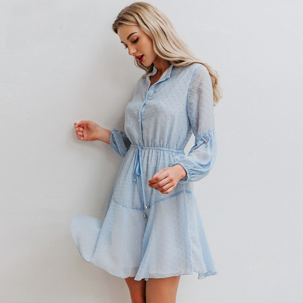 Modern női rövid ruha hosszú ujjal, magas gallérral és nyakkendővel