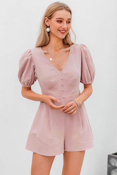 Moteriškas laisvalaikio kombinezonas trumpomis rankovėmis ir sagomis