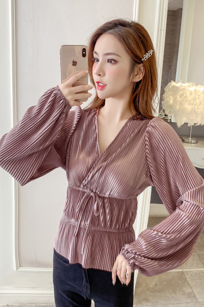 Bluza de dama din catifea cu decolteu spitz si cravate