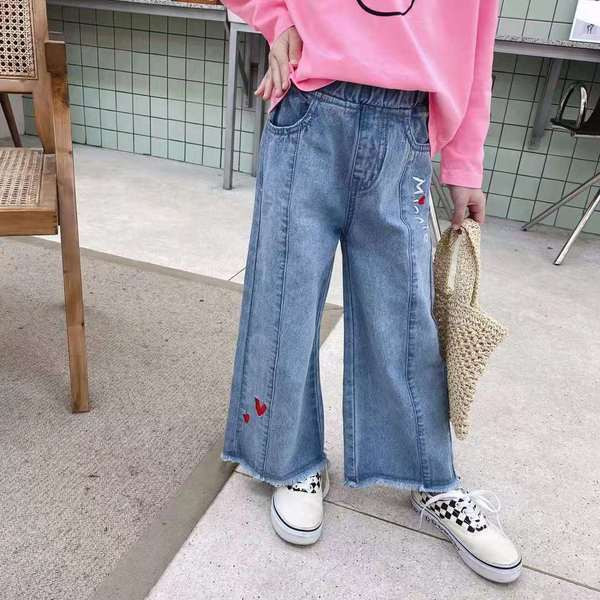 Model nou de blugi pentru copii cu motive rupte si broderie