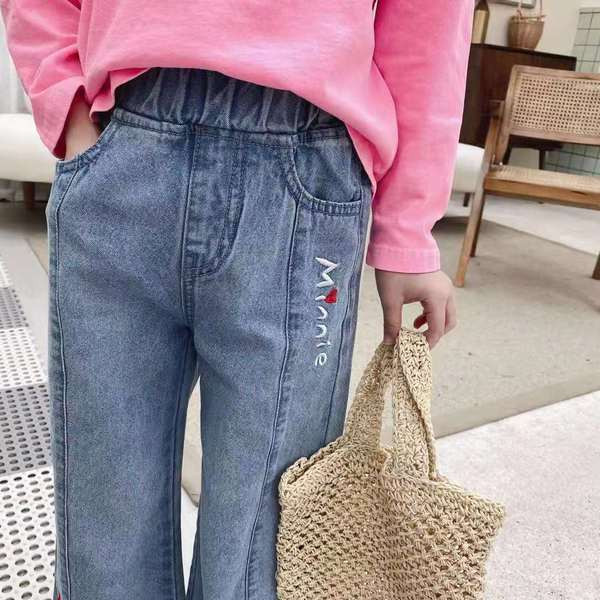 Model nou de blugi pentru copii cu motive rupte si broderie