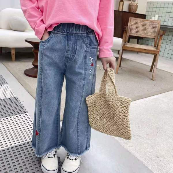 Model nou de blugi pentru copii cu motive rupte si broderie