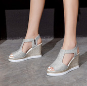 Sandale moderne de vară cu platformă și efect strălucitor