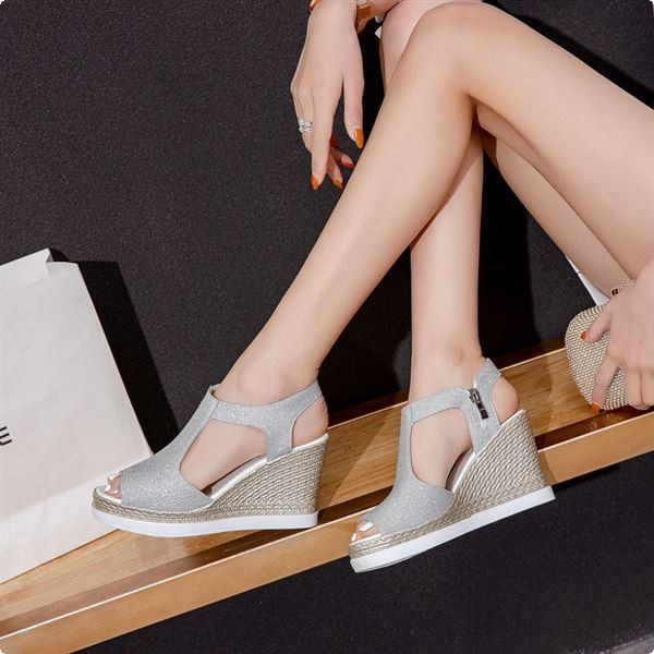 Sandale moderne de vară cu platformă și efect strălucitor
