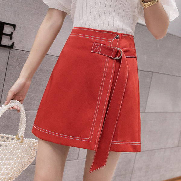 Īsi sieviešu svārki ar augstu vidukli un jostu