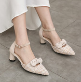 Elegáns női textil szandál szalaggal