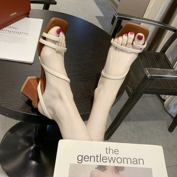 Sandale de dama moderne cu bretele din piele si toc gros