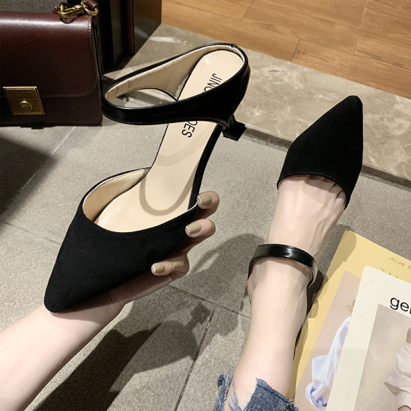 Naiste poolavatud õhukeste kontsadega kingad - teravatipuline mudel