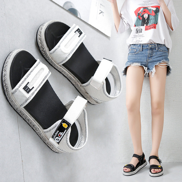 Moteriškos laisvalaikio basutės plokščiu padu ir lipniais lopais