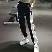 Moteriškos sportinės kelnės aukštu juosmeniu ir kišenėmis