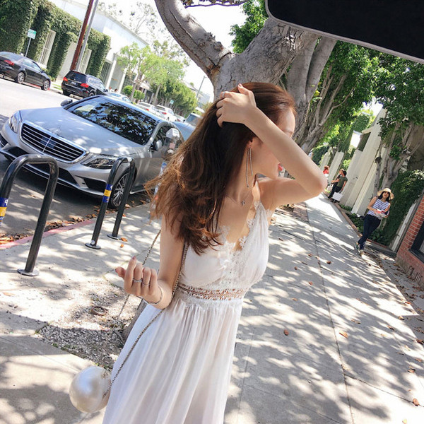 Laisvalaikio moteriškas kombinezonas su plonais petnešėlėmis ir nėriniais