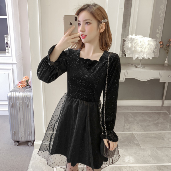 Rochie de dama neagra din catifea cu particule stralucitoare si tul