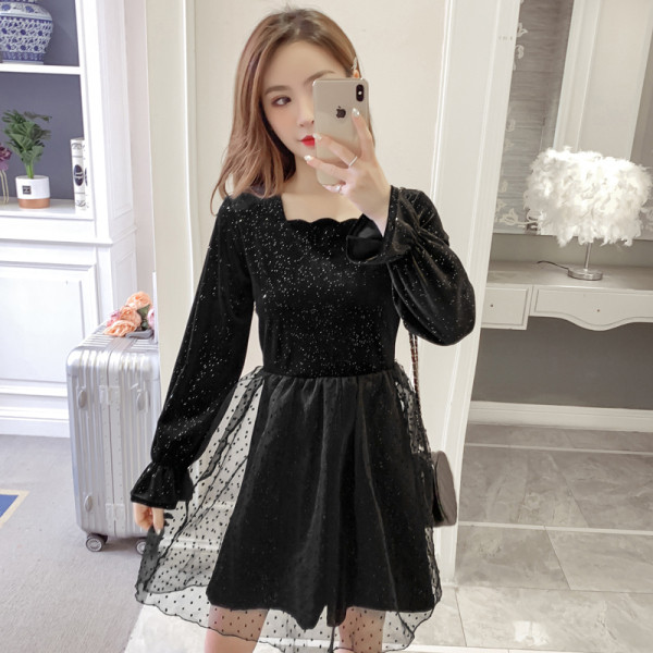 Rochie de dama neagra din catifea cu particule stralucitoare si tul