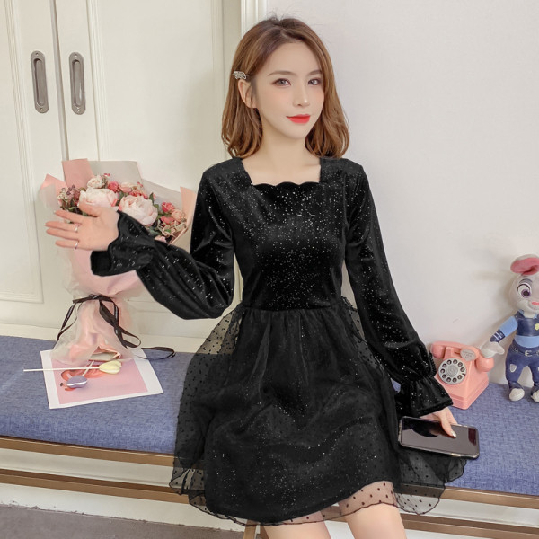 Rochie de dama neagra din catifea cu particule stralucitoare si tul