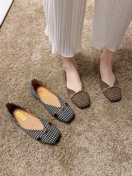 Ženske casual cipele s ravnim potplatom i metalnim elementom