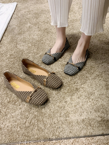 Ženske casual cipele s ravnim potplatom i metalnim elementom