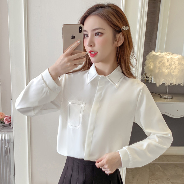 Plats sieviešu krekls ar klasisku apkakli un kabatu