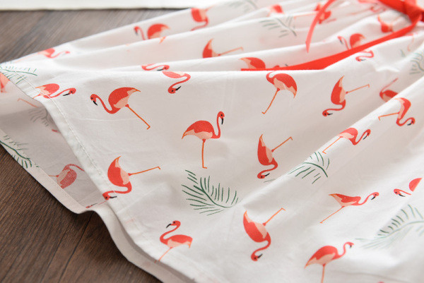 Modern szabású gyerekruha szalaggal lányoknak