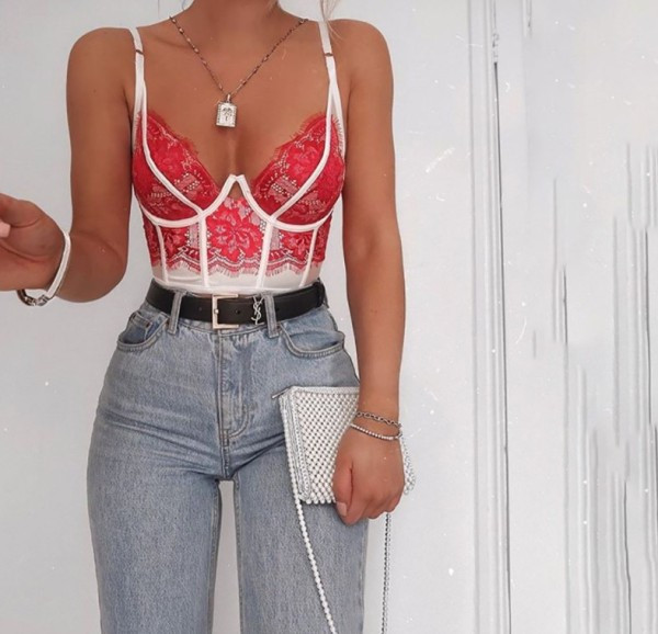 Stilīga sieviešu intīmā apakšveļa divās daļās