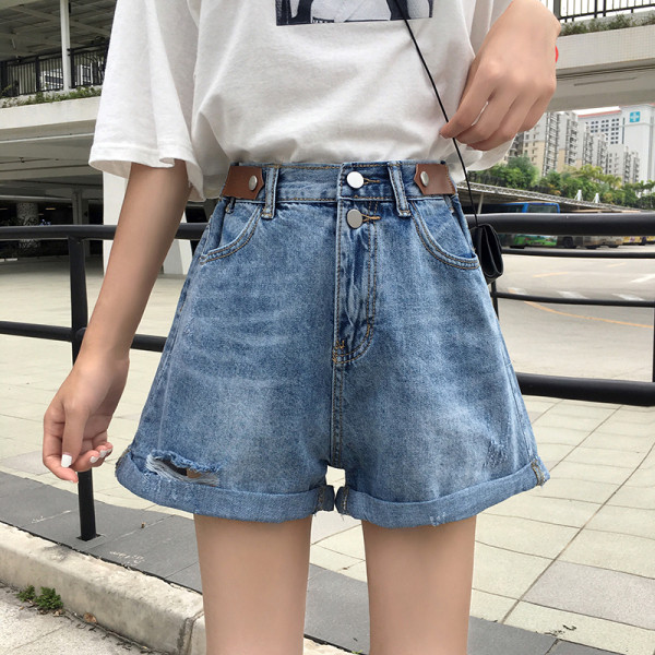 Pantaloni scurți largi din denim cu talie înaltă și motive rupte