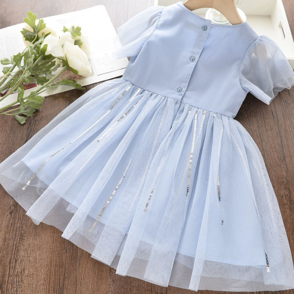 Moderna dječja haljina s kratkim rukavima i vezom