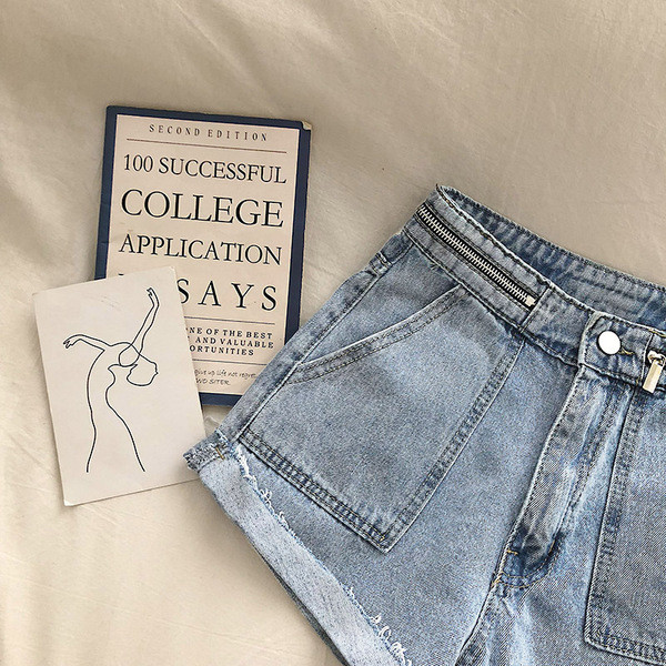 Modern farmer rövidnadrág nagy zsebekkel és dekoratív cipzárral