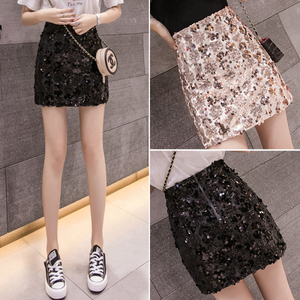 Moteriškas laisvalaikio trumpas sijonas aukštu juosmeniu ir blizgučiais