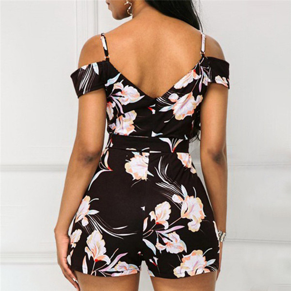 Õhukeste rihmade ja lillemustriga vabaaja naiste kombinesoon